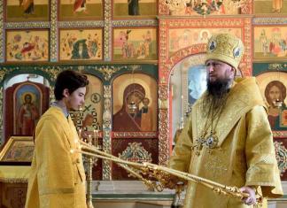 Metropolitan Tikhon dan Uskup Paul merayakan liturgi bersama yang pertama. Berapa lama Anda menjadi kepala biara?