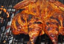 Making baked grilled chicken at home - a simple and tasty dish for the whole family