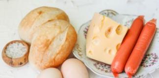 Бъркани яйца в хляб: различни методи за готвене. Бъркани яйца в кифличка в тиган
